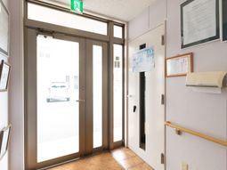 出入口と掲示物