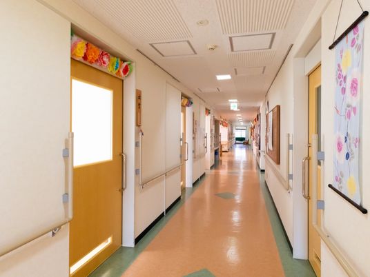明るく広い廊下