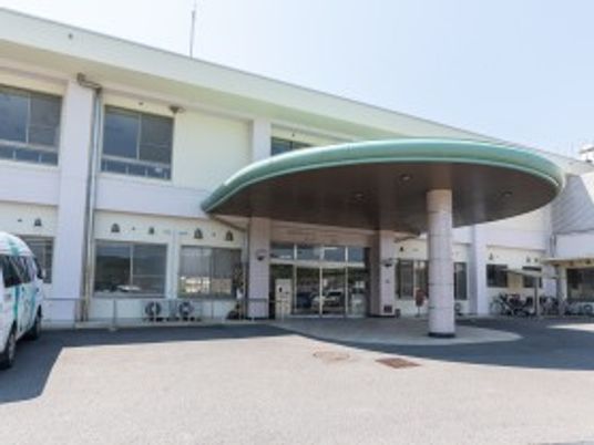 施設の正面玄関  