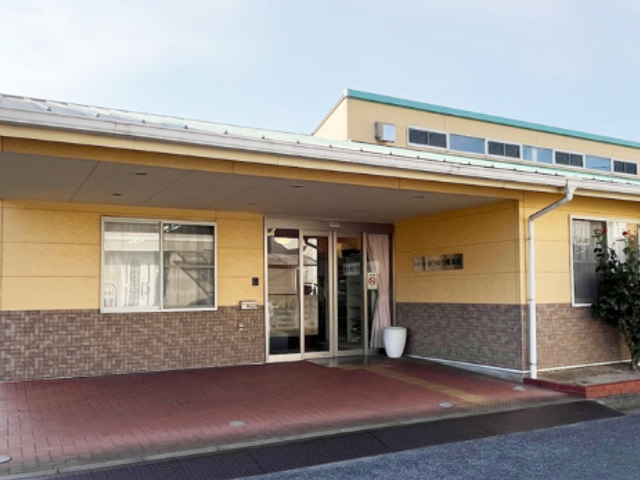 広いエントランスの外観 外観 広々としたエントランスで、自然豊かな周辺環境が魅力です。