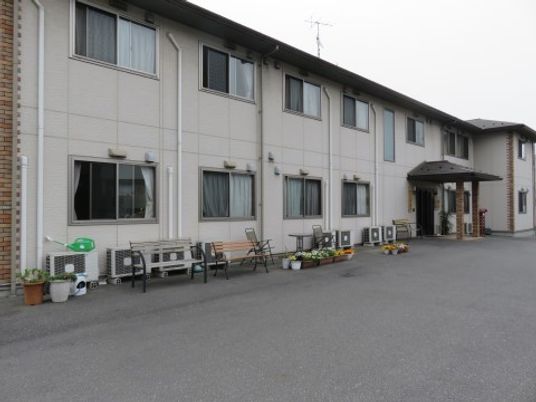 広々とした建物の外観