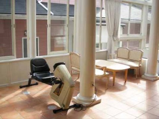 明るいリビング空間