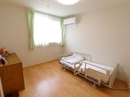 明るい居室の一角