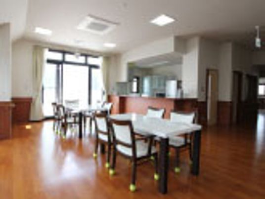 清潔なダイニングの様子