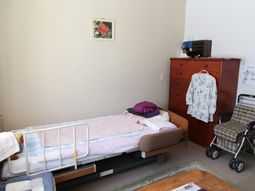 安全なベッドの居室