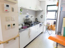 整備された明るいキッチン
