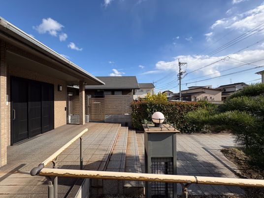 -住宅施設の玄関-