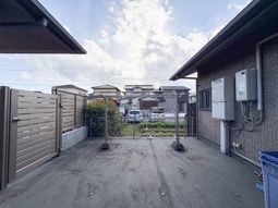 広々とした屋外スペース