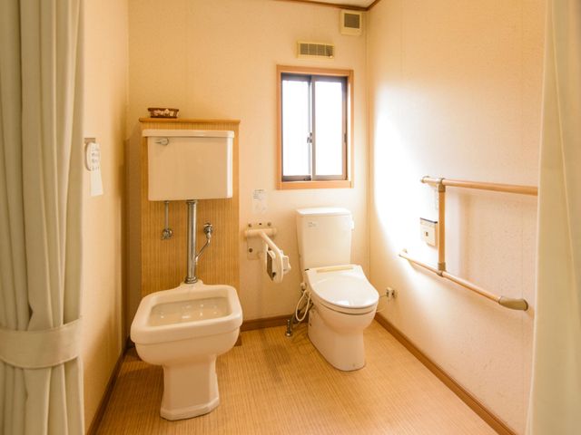 アクセスしやすいトイレ トイレ 利便性と安全を考えたトイレの清掃・管理を行うスタッフを募集しています。