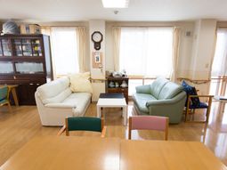 快適なラウンジの様子