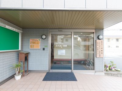 清潔な施設のエントランス
