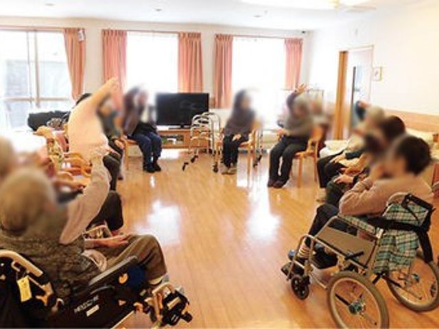 温かみあるコミュニティの場 リビング 広々とした明るいリビングで、快適に過ごせます。交流やリラクゼーションに最適です。