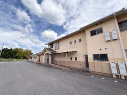 広々とした建物の外観