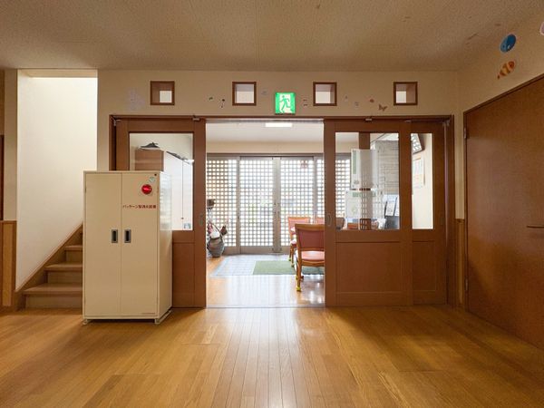 開放的な空間の入口