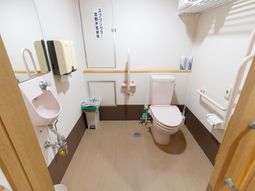 バリアフリーのトイレ空間