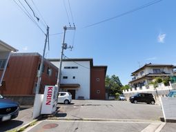 街中の建物外観