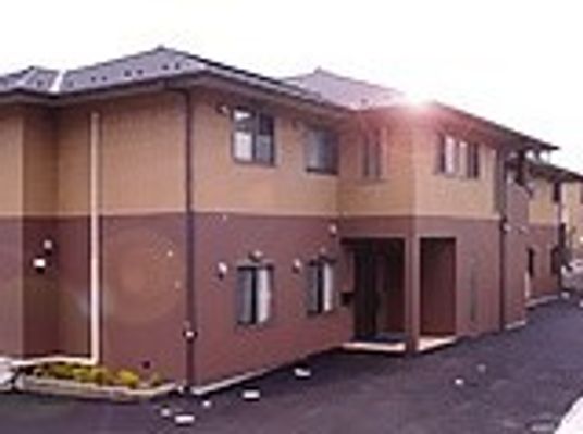 温かみのある外観の建物