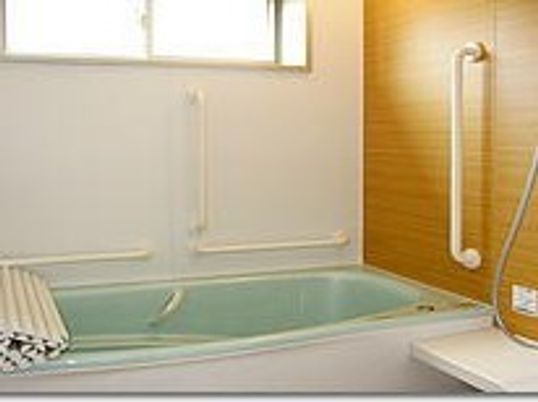 安全な手すり付き浴室