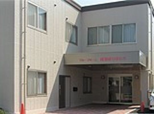 明るい日差しのエントランス