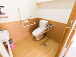 バリアフリーのトイレ設備
