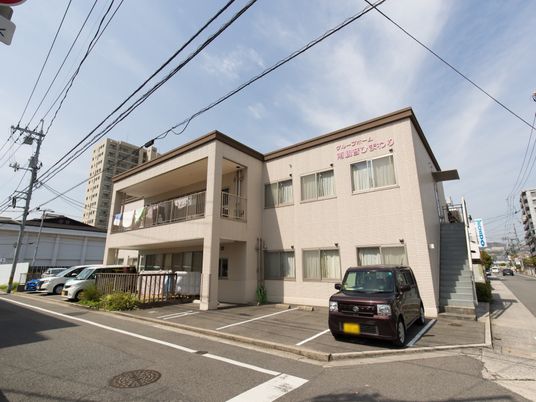 ゆったりとした外観の建物