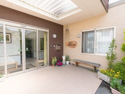 明るいエントランス風景