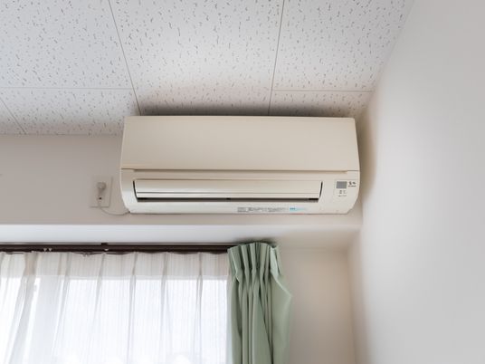 清潔なエアコンのある部屋