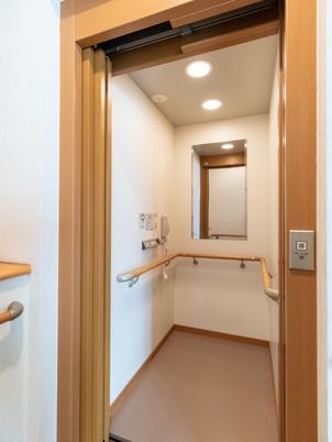 バリアフリー設計の廊下