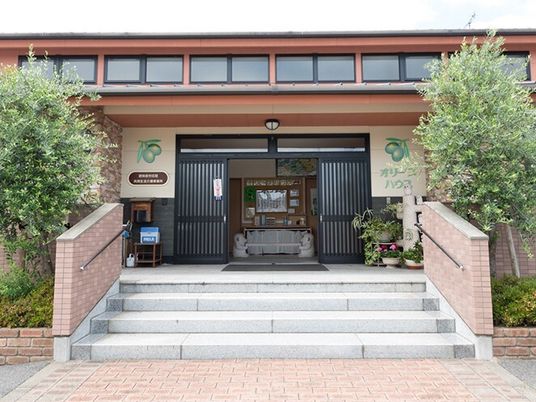 清潔感のある明るいエントランス