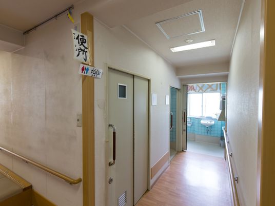 廊下とトイレの入り口