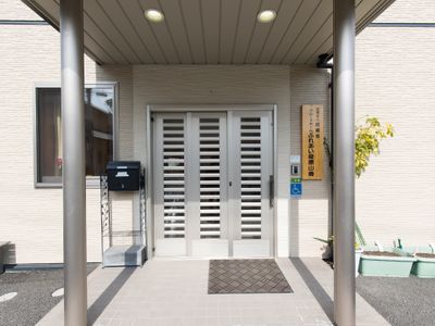 清潔感のある建物入口