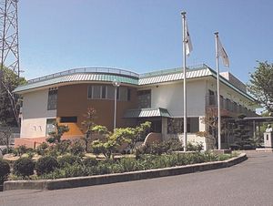 緑豊かな外観の建物