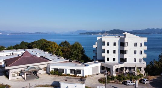 広大な施設の外観