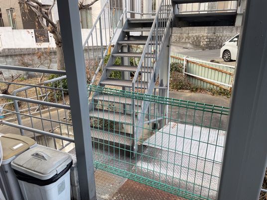 階段のある屋外空間