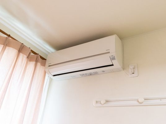清潔なエアコンのある部屋