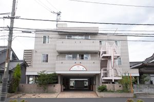 白色建物の外観