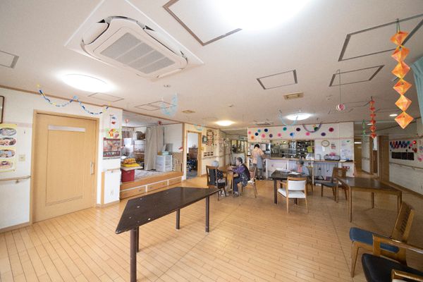 食堂の賑やかな様子