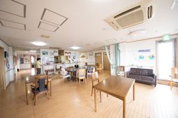 明るいダイニングスペース