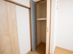 シンプルなクローゼット