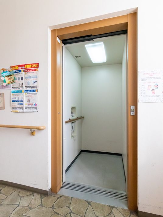 エレベーター入口