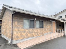 優しい色合いの外観