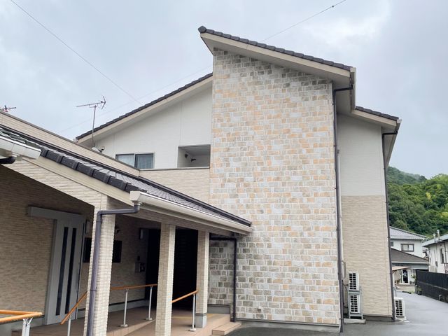 静かな外観 外観 落ち着いた雰囲気の外観が印象的です。天候にかかわらず安心して働ける環境になっています。