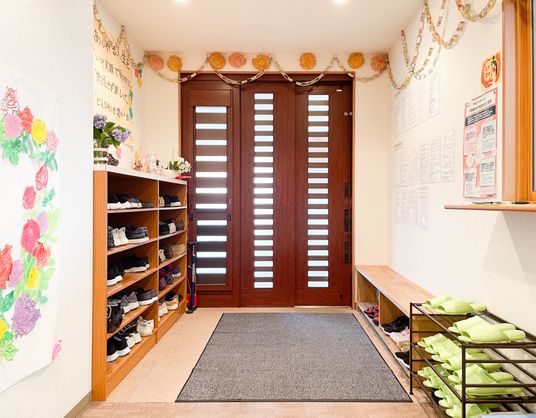 開放的なエントランス