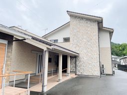 石造りの施設外観