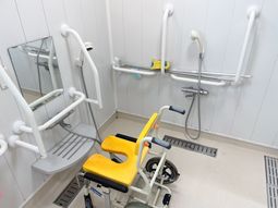 介助設備が充実した浴室
