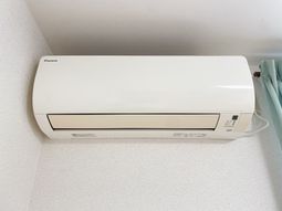 白いエアコン