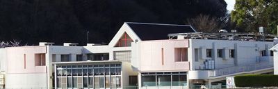 現代的な建物の外観