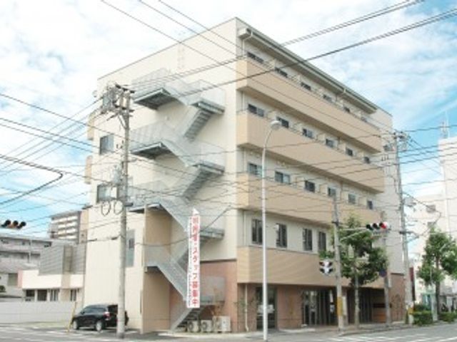 落ち着いた建物の外観 外観 介護を希望する方々の安心した暮らしを支える場所となっています。