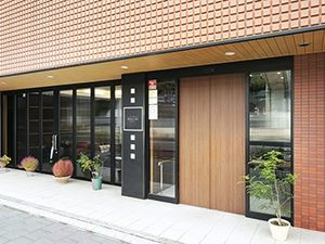 施設のエントランス  