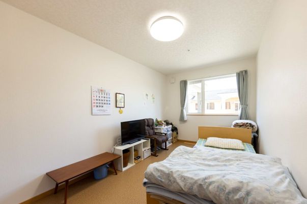 明るい個室の居室